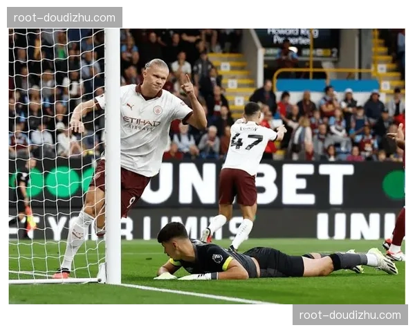 英超球队开球直接踢向边线战术增加，转换进攻思路转变