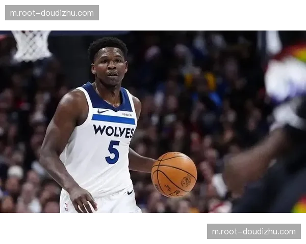 森林狼进攻空间利用充分 爱德华兹突破分球创造机会