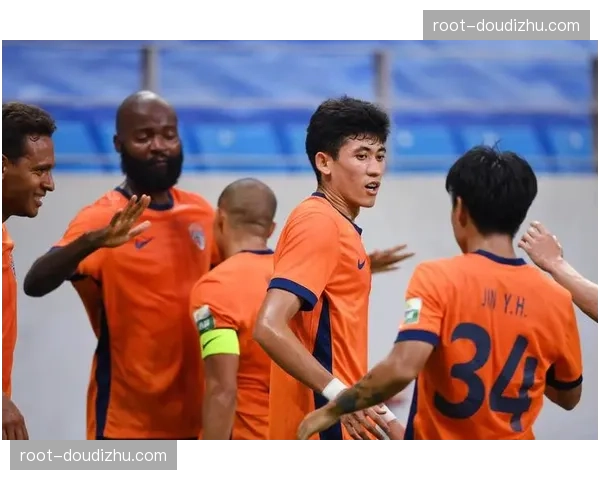 青岛西海岸五轮失12球防守薄弱 后防线漏洞明显